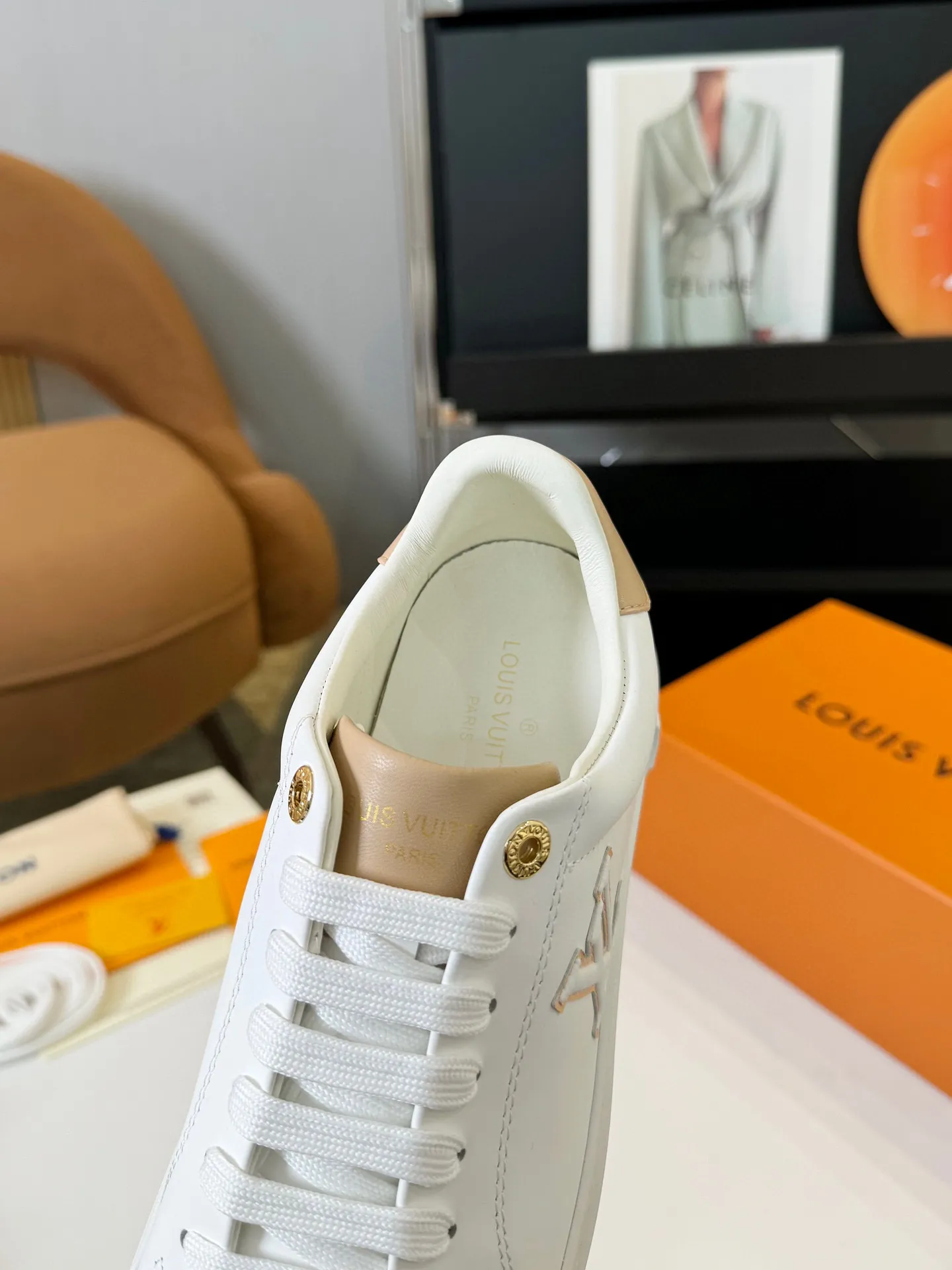 Men's Men's Shoes 💰💰660 Women's LV [Beverly Hills Sports Shoes Series] This Beverly Hills sports shoes are made of grained cow leather with Damier pattern, echoing the current season's leather goods series. The thick rubber outsole is lightweight, and an embossed Louis Vuitton logo adds a branding touch. Padded insole and technical fabric lining enhance comfort.  Detailed Features ♛ Embossed grained cowhide leather ♛ Ultra-lightweight rubber outsole ♛ Louis Vuitton logo on tongue and outsole ♛ Size: 35-40